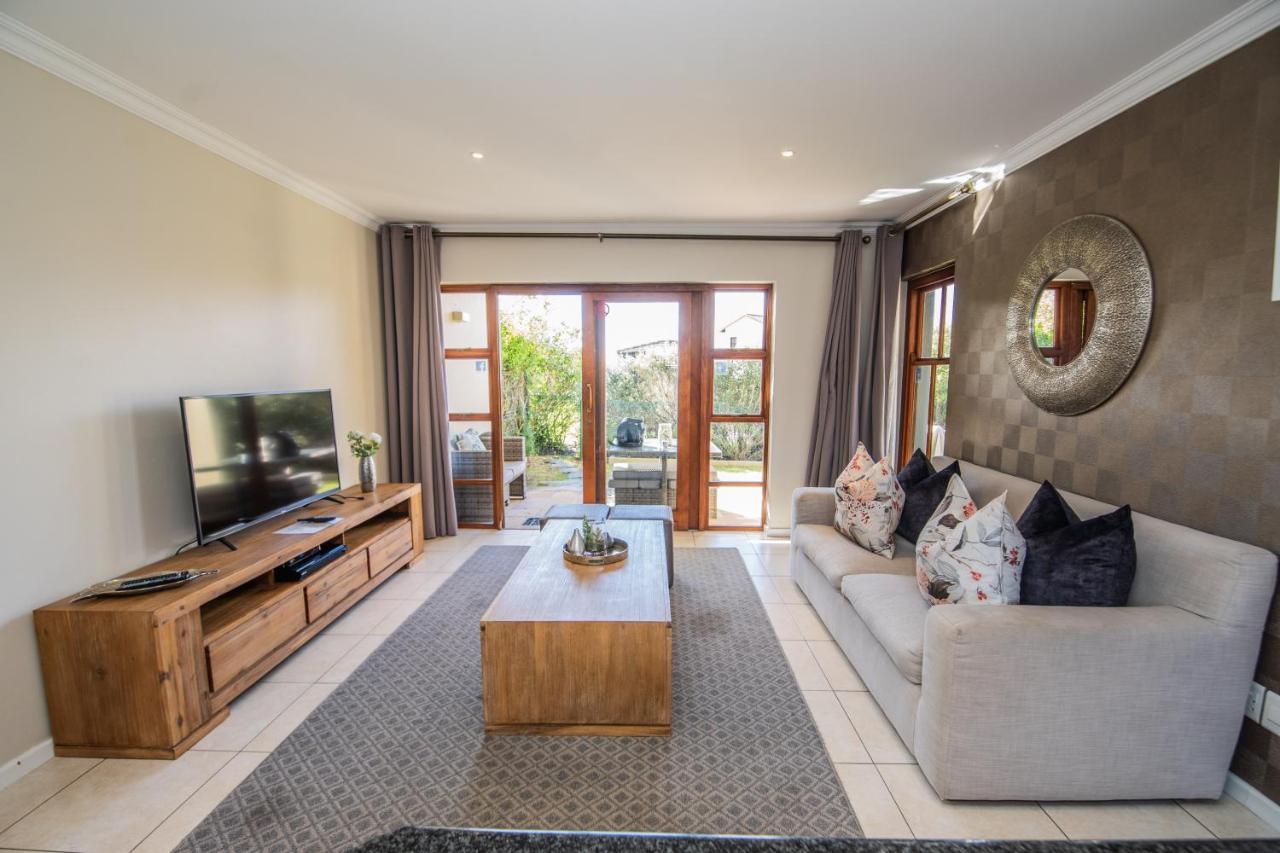 Appartamento Six Whale Rock Gardens With Back Up Power For Load Shedding Plettenberg Bay Esterno foto