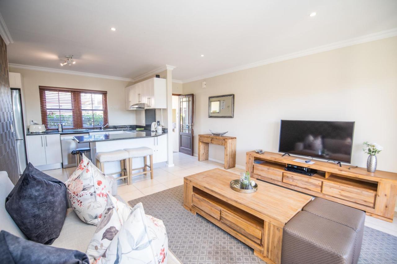 Appartamento Six Whale Rock Gardens With Back Up Power For Load Shedding Plettenberg Bay Esterno foto