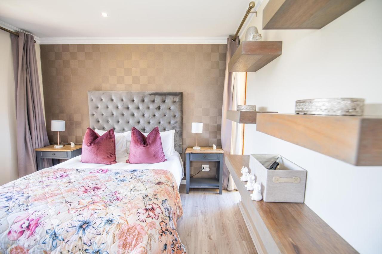 Appartamento Six Whale Rock Gardens With Back Up Power For Load Shedding Plettenberg Bay Esterno foto