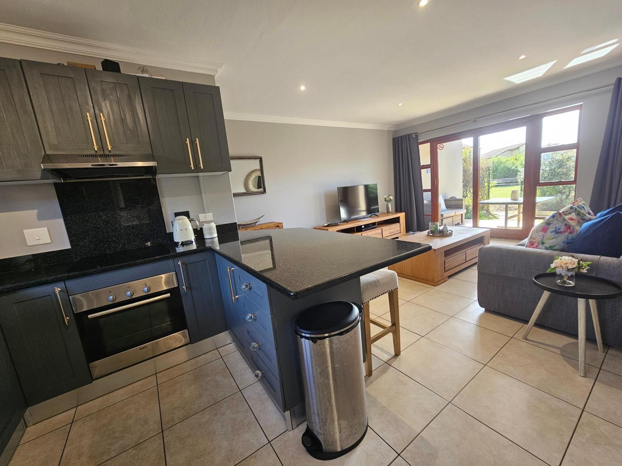Appartamento Six Whale Rock Gardens With Back Up Power For Load Shedding Plettenberg Bay Esterno foto