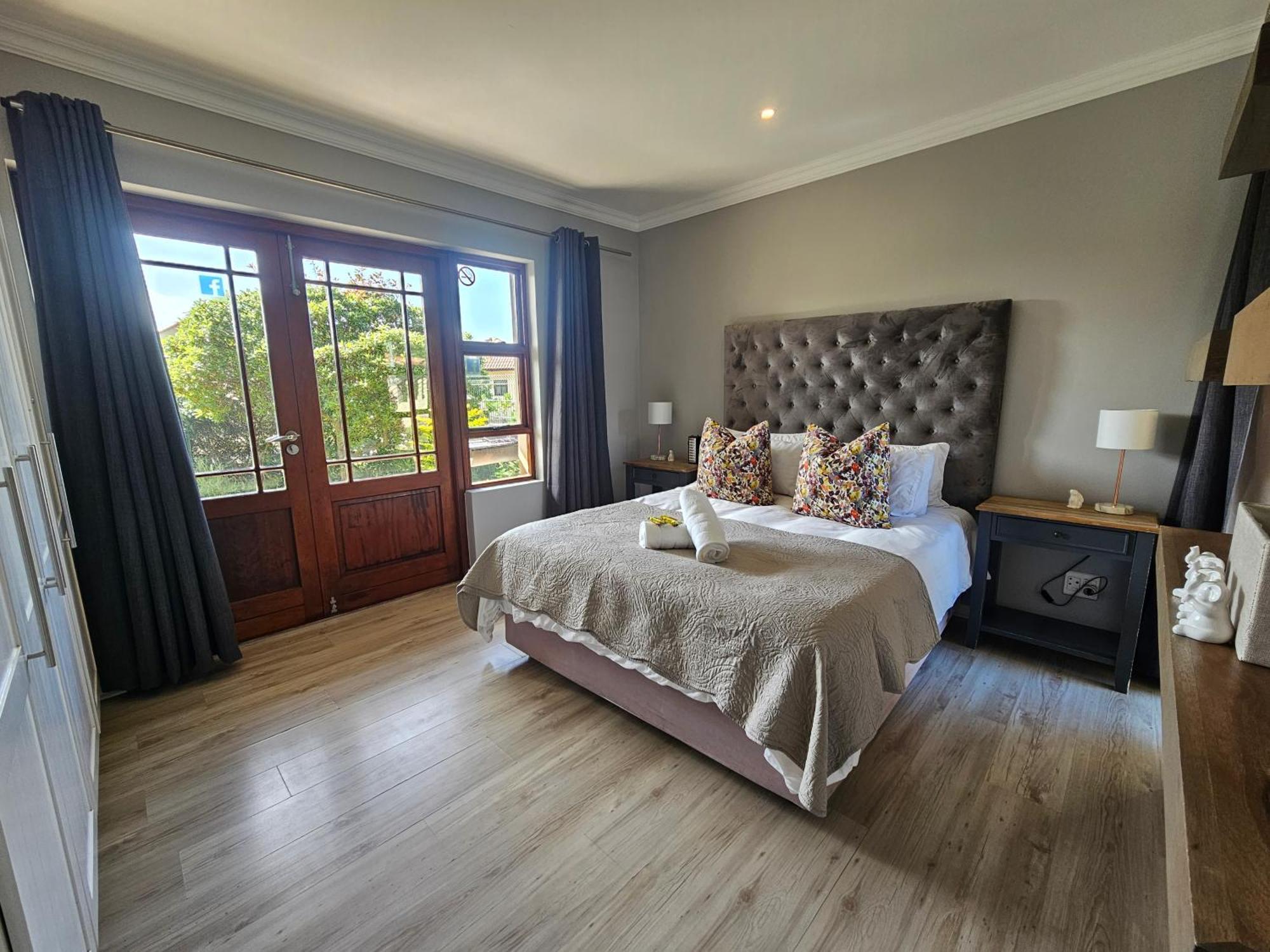 Appartamento Six Whale Rock Gardens With Back Up Power For Load Shedding Plettenberg Bay Esterno foto