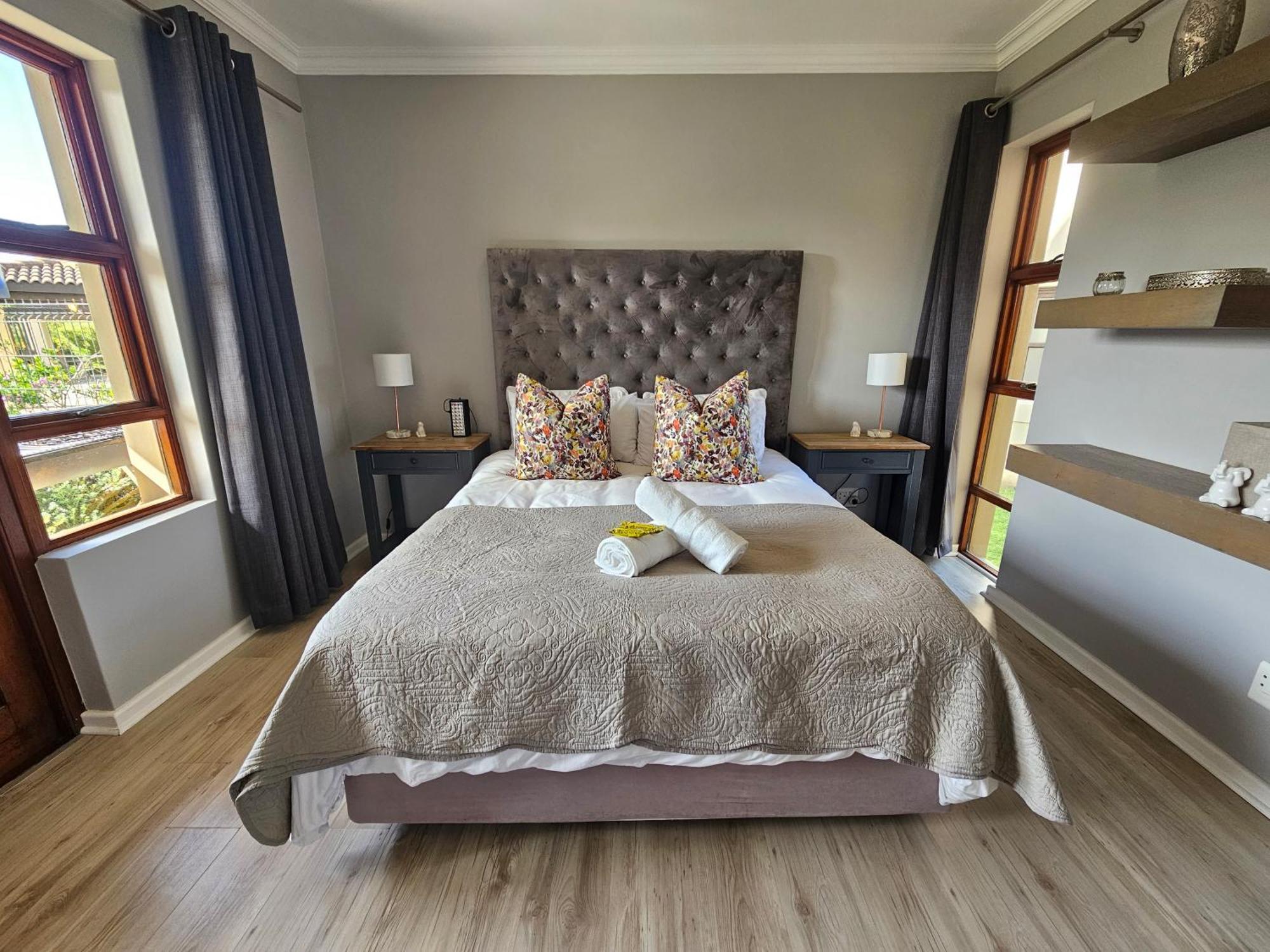 Appartamento Six Whale Rock Gardens With Back Up Power For Load Shedding Plettenberg Bay Esterno foto